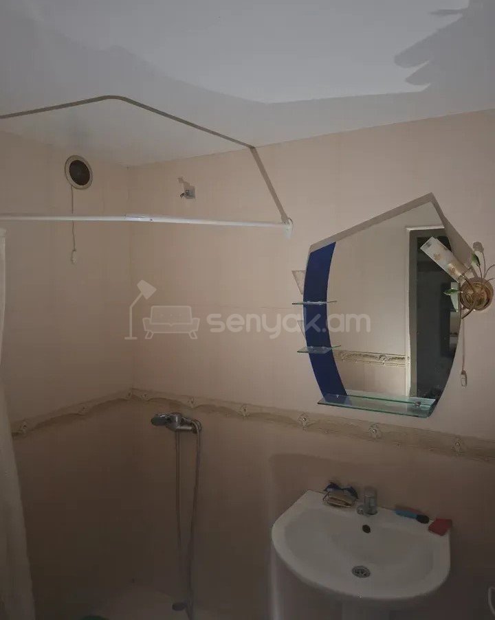 2 Սենյականոց Բնակարան Քարե Շենքում, 48քմ, 4/5 հարկ, Նորմալ Վիճակում