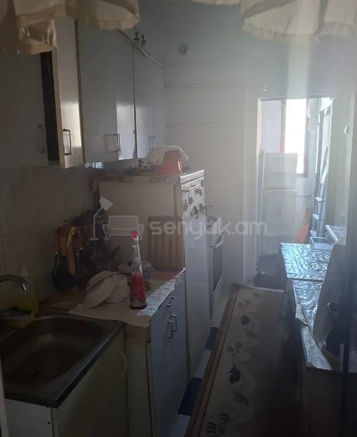 2 Սենյականոց Բնակարան Քարե Շենքում, 48քմ, 4/5 հարկ, Նորմալ Վիճակում
