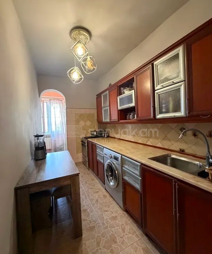 4 Սենյականոց Բնակարան, 84քմ, 1/9 հարկ, Կապիտալ Վերանորոգված