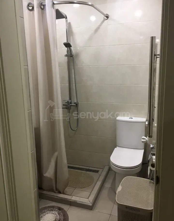3 Սենյականոց Բնակարան Քարե Շենքում, 70քմ, 4/5 հարկ, Կապիտալ Վերանորոգված