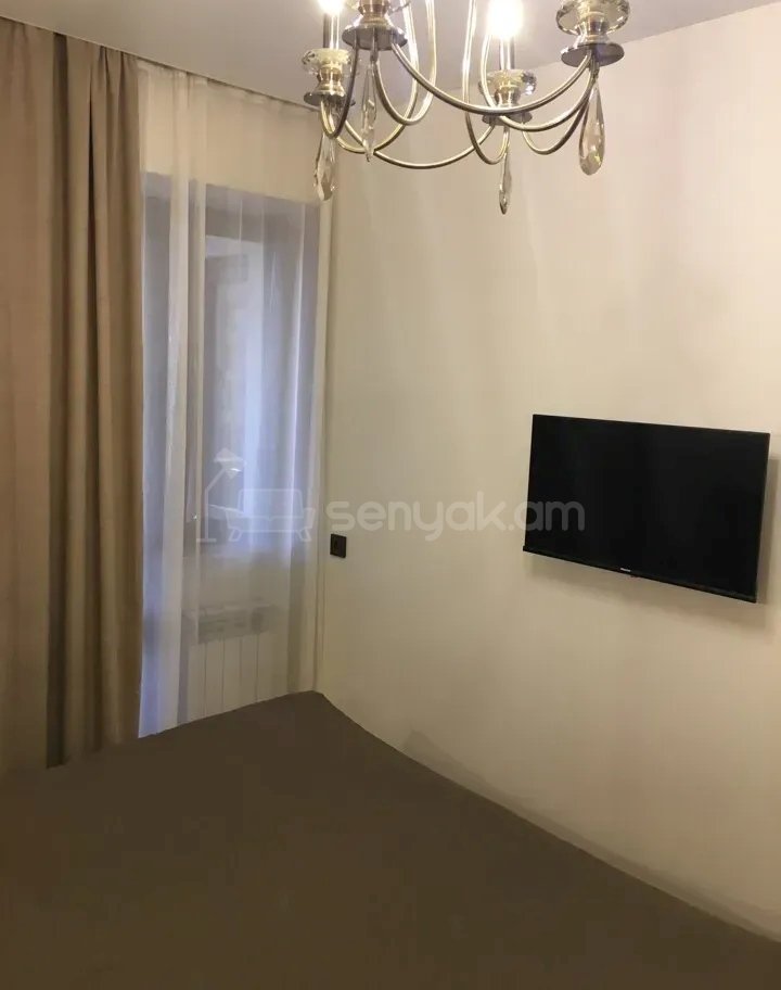 3 Սենյականոց Բնակարան Քարե Շենքում, 70քմ, 4/5 հարկ, Կապիտալ Վերանորոգված