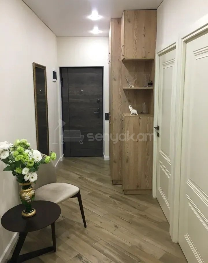 3 Սենյականոց Բնակարան Քարե Շենքում, 70քմ, 4/5 հարկ, Կապիտալ Վերանորոգված