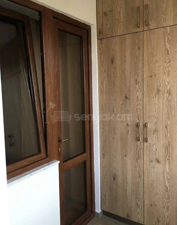 3 Սենյականոց Բնակարան Քարե Շենքում, 70քմ, 4/5 հարկ, Կապիտալ Վերանորոգված