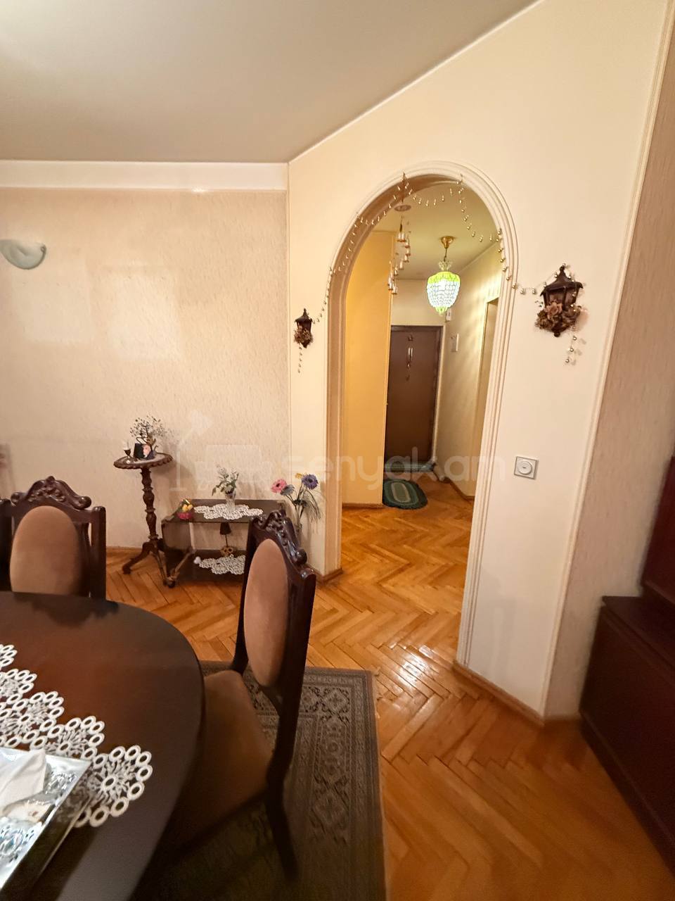 3 Սենյականոց Բնակարան Քարե Շենքում, 65քմ, 2/5 հարկ, Կոսմետիկ Վերանորոգված, Կահավորված, Արևկող