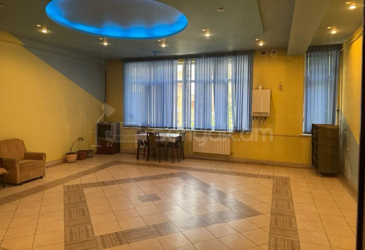 3 Սենյականոց Բնակարան Քարե Շենքում, 130քմ, 2/4 հարկ, Կոսմետիկ Վերանորոգված