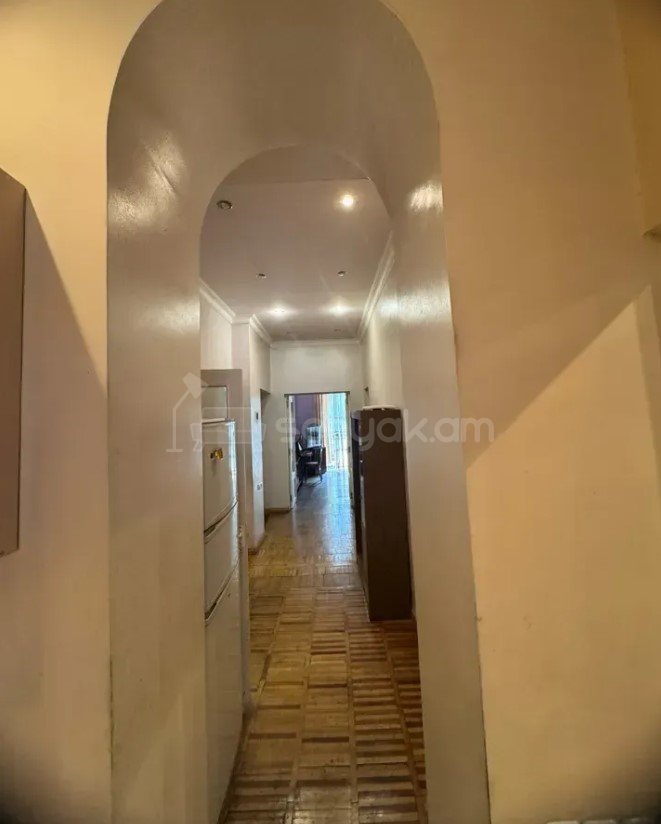 3 Սենյականոց Բնակարան Քարե Շենքում, 130քմ, 2/4 հարկ, Կոսմետիկ Վերանորոգված