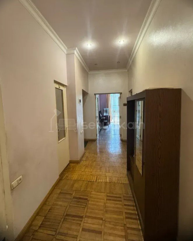 3 Սենյականոց Բնակարան Քարե Շենքում, 130քմ, 2/4 հարկ, Կոսմետիկ Վերանորոգված