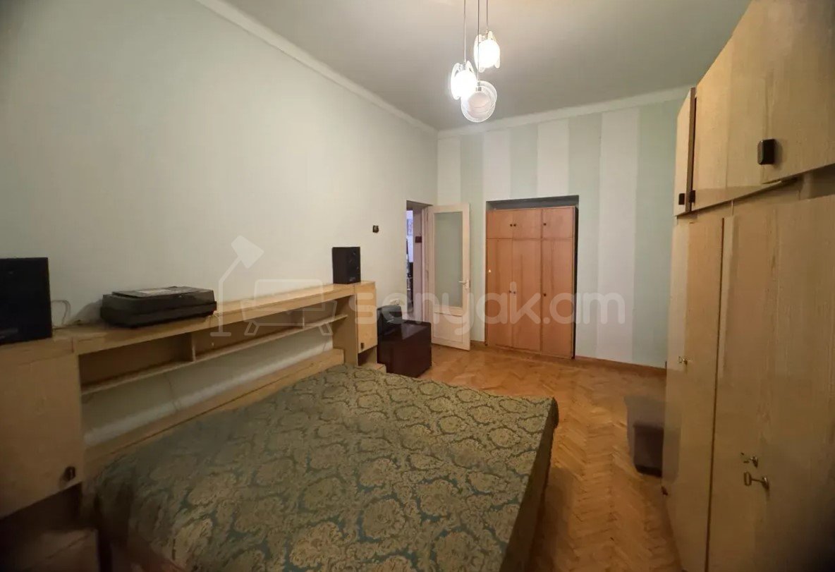 3 Սենյականոց Բնակարան Քարե Շենքում, 130քմ, 2/4 հարկ, Կոսմետիկ Վերանորոգված