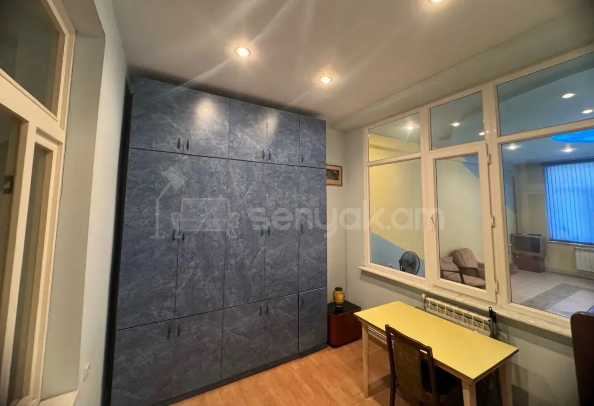 3 Սենյականոց Բնակարան Քարե Շենքում, 130քմ, 2/4 հարկ, Կոսմետիկ Վերանորոգված