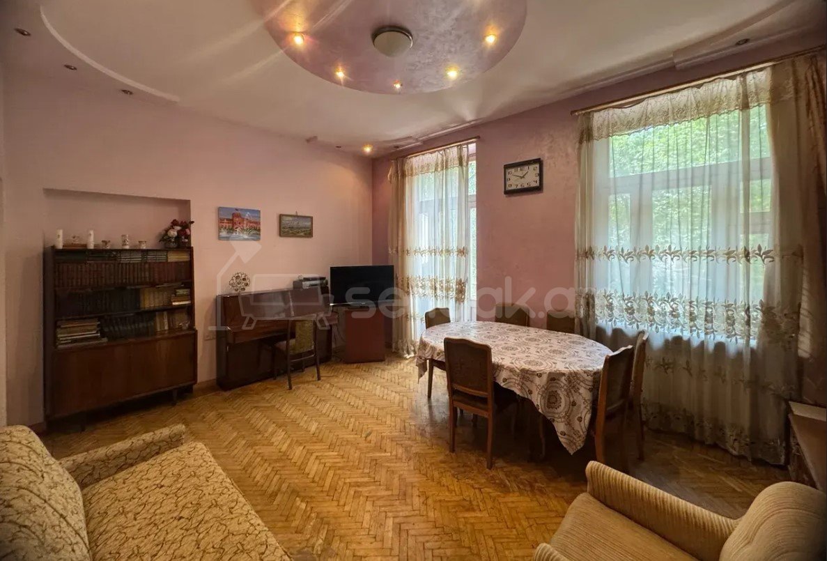 3 Սենյականոց Բնակարան Քարե Շենքում, 130քմ, 2/4 հարկ, Կոսմետիկ Վերանորոգված