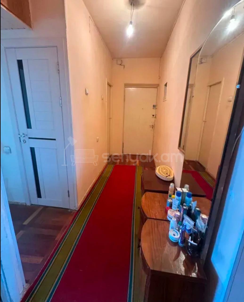 2 Սենյականոց Բնակարան Քարե Շենքում, 56քմ, 5/5 հարկ, Նորմալ Վիճակում