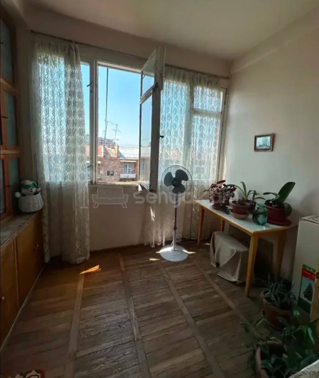2 Սենյականոց Բնակարան Քարե Շենքում, 56քմ, 5/5 հարկ, Նորմալ Վիճակում