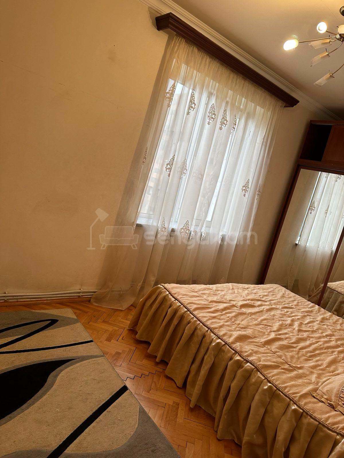 3 Սենյականոց Բնակարան Քարե Շենքում, 77քմ, 3/5 հարկ, Նորմալ Վիճակում