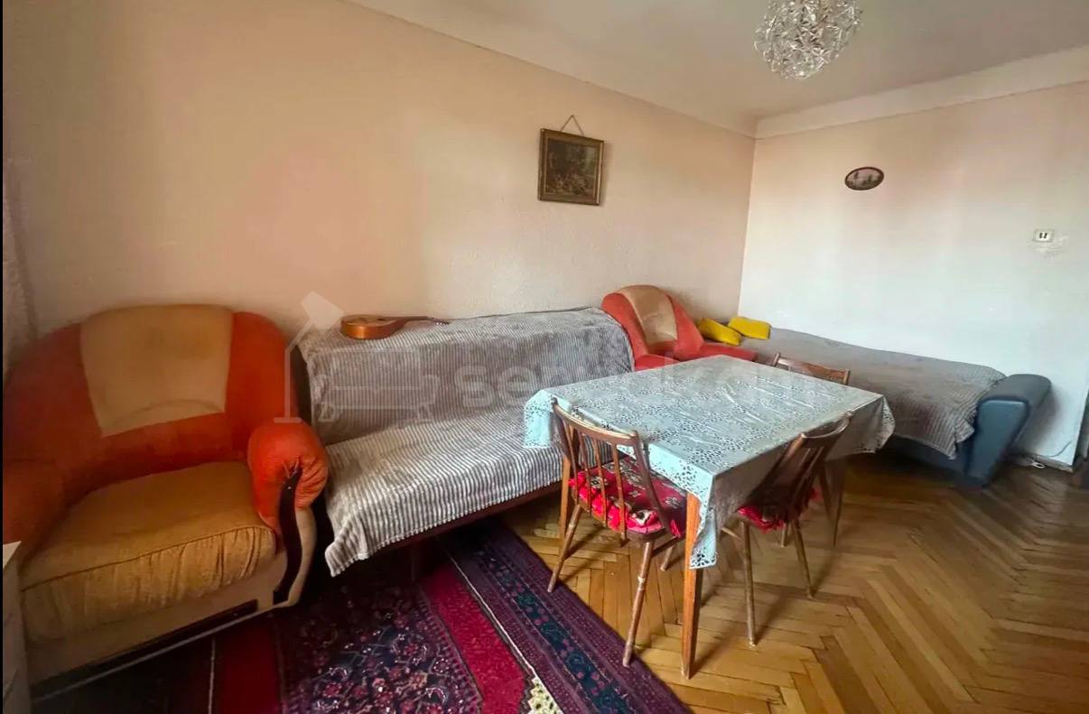 2 Սենյականոց Բնակարան Քարե Շենքում, 56քմ, 5/5 հարկ, Նորմալ Վիճակում