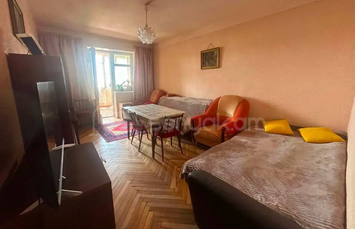 2 Սենյականոց Բնակարան Քարե Շենքում, 56քմ, 5/5 հարկ, Նորմալ Վիճակում