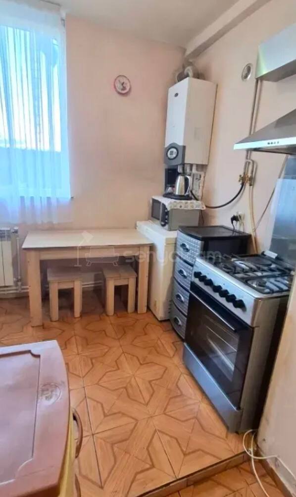 3 Սենյականոց Բնակարան Քարե Շենքում, 57քմ, 1/4 հարկ, Կոսմետիկ Վերանորոգված