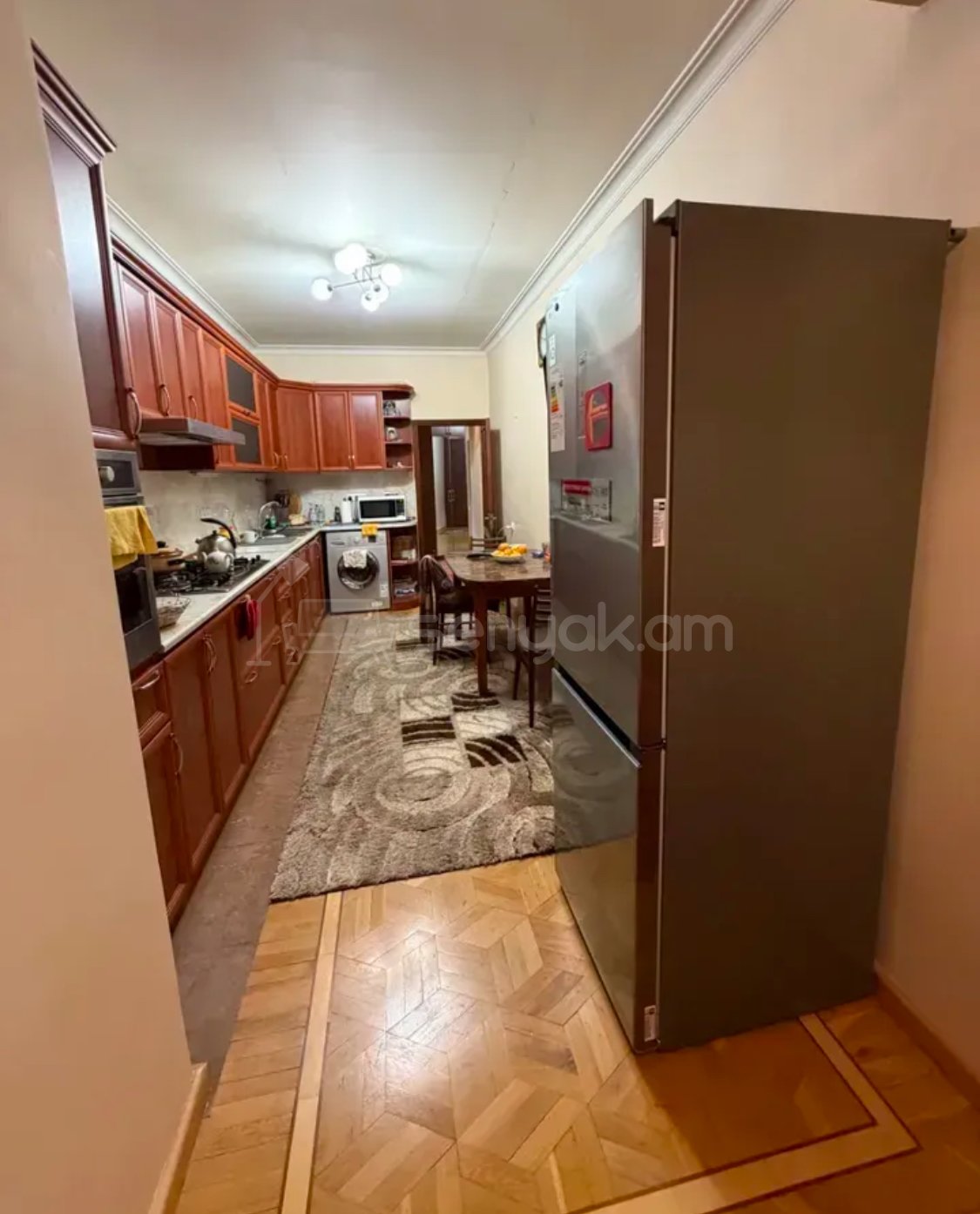 3 Սենյականոց Բնակարան Քարե Շենքում, 129քմ, 1/6 հարկ, Կապիտալ Վերանորոգված, Կահավորված