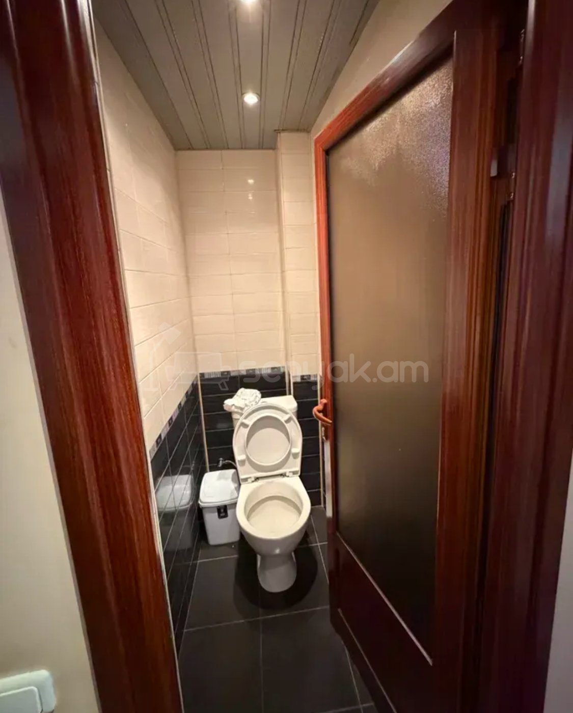 3 Սենյականոց Բնակարան Քարե Շենքում, 129քմ, 1/6 հարկ, Կապիտալ Վերանորոգված, Կահավորված
