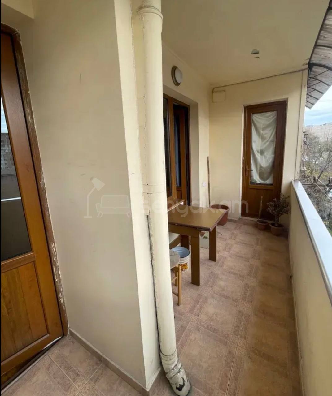 3 Սենյականոց Բնակարան Քարե Շենքում, 105քմ, 4/5 հարկ, Կապիտալ Վերանորոգված