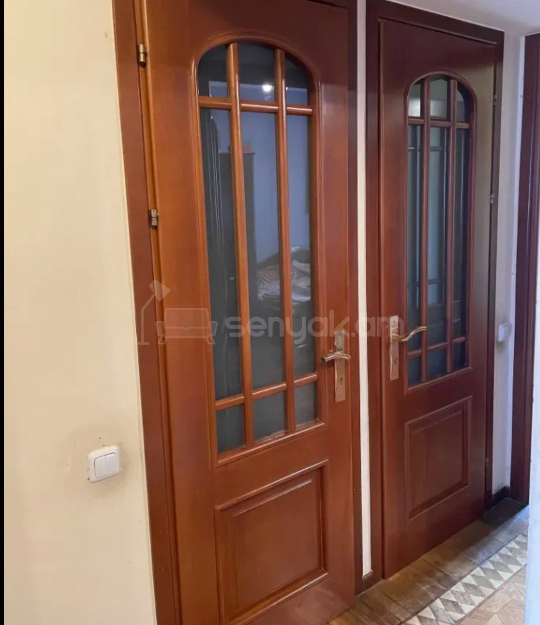 3 Սենյականոց Բնակարան Քարե Շենքում, 105քմ, 4/5 հարկ, Կապիտալ Վերանորոգված