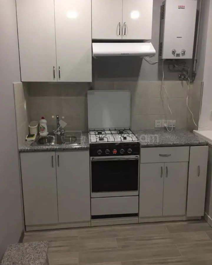 1 Սենյականոց Բնակարան Քարե Շենքում, 30քմ, 3/4 հարկ, Կապիտալ Վերանորոգված