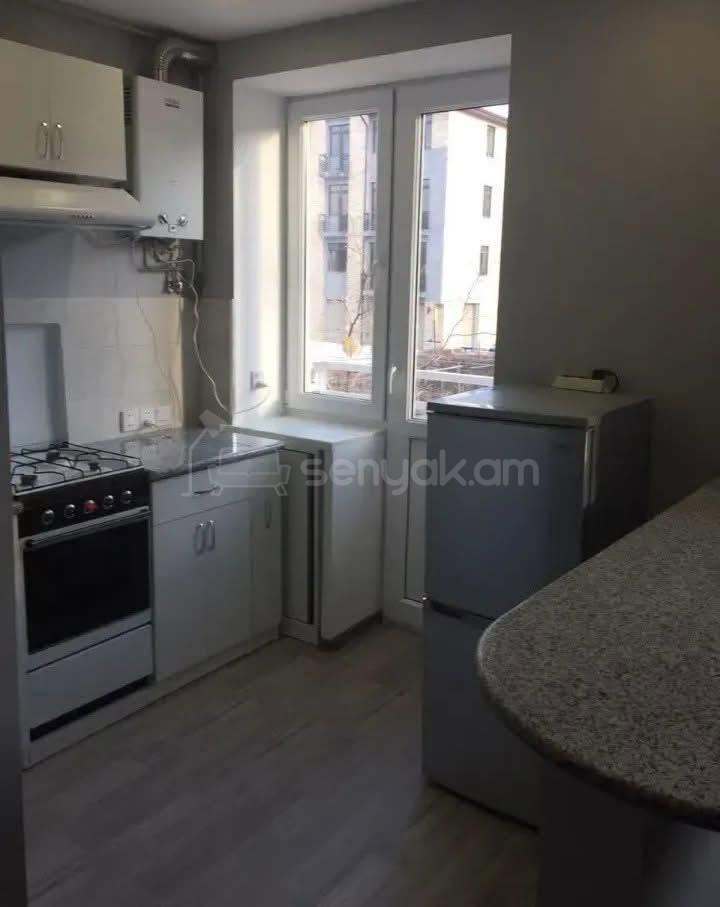 1 Սենյականոց Բնակարան Քարե Շենքում, 30քմ, 3/4 հարկ, Կապիտալ Վերանորոգված
