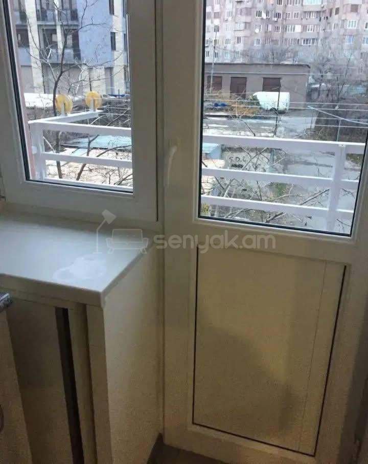 1 Սենյականոց Բնակարան Քարե Շենքում, 30քմ, 3/4 հարկ, Կապիտալ Վերանորոգված