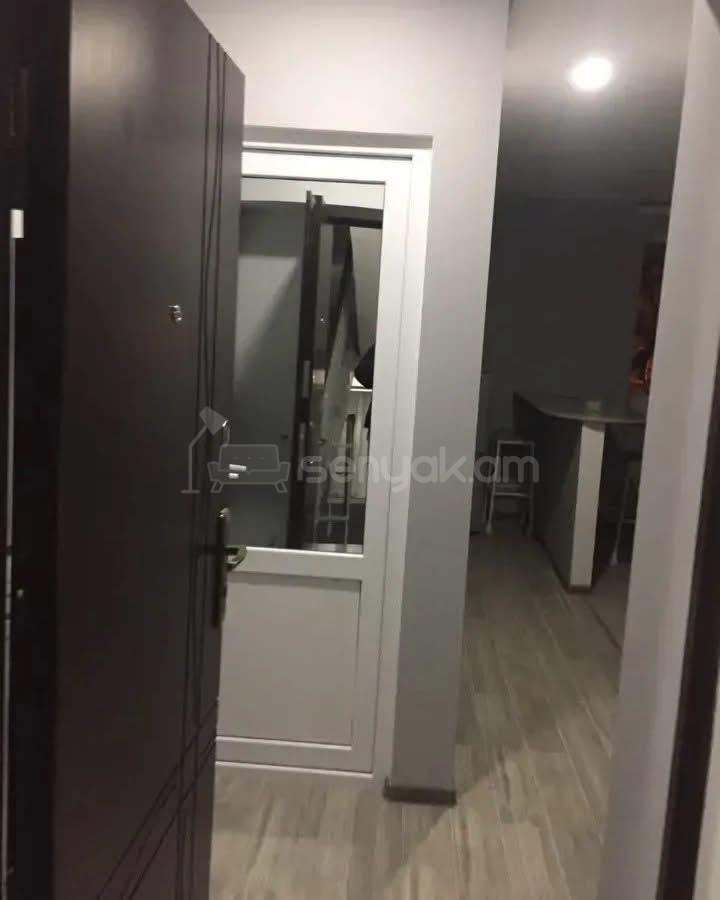 1 Սենյականոց Բնակարան Քարե Շենքում, 30քմ, 3/4 հարկ, Կապիտալ Վերանորոգված