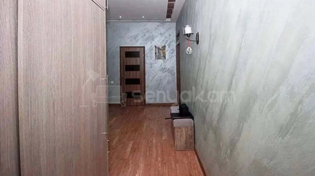 3 Սենյականոց Բնակարան Քարե Շենքում, 71քմ, 5/5 հարկ, Կապիտալ Վերանորոգված