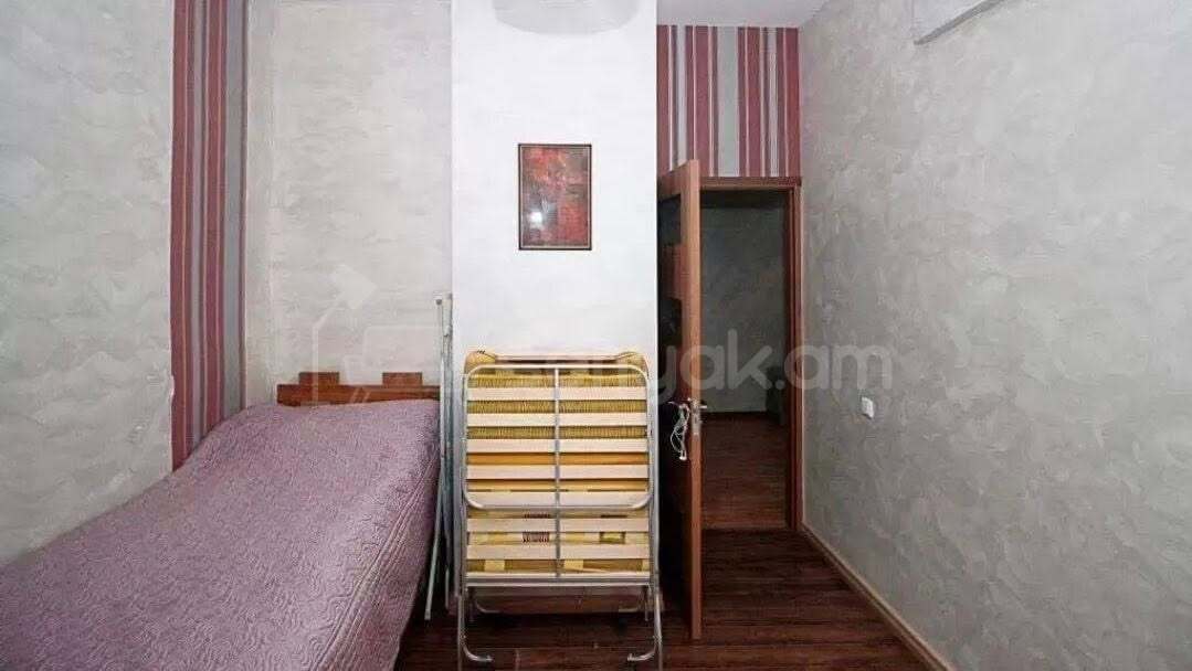 3 Սենյականոց Բնակարան Քարե Շենքում, 71քմ, 5/5 հարկ, Կապիտալ Վերանորոգված