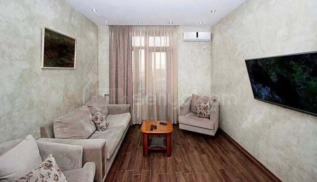 3 Սենյականոց Բնակարան Քարե Շենքում, 71քմ, 5/5 հարկ, Կապիտալ Վերանորոգված
