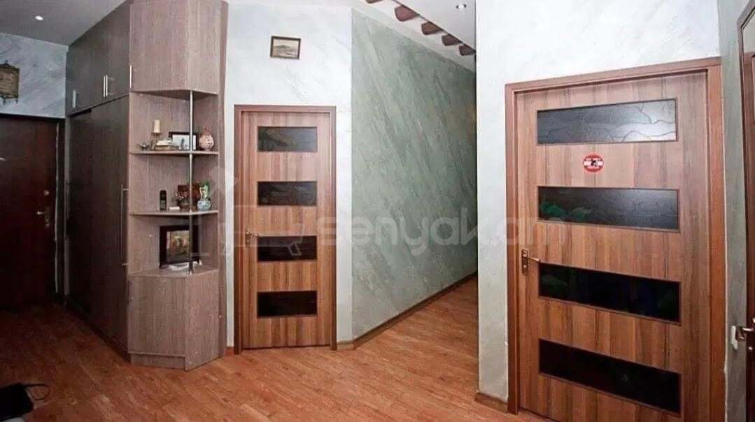 3 Սենյականոց Բնակարան Քարե Շենքում, 71քմ, 5/5 հարկ, Կապիտալ Վերանորոգված