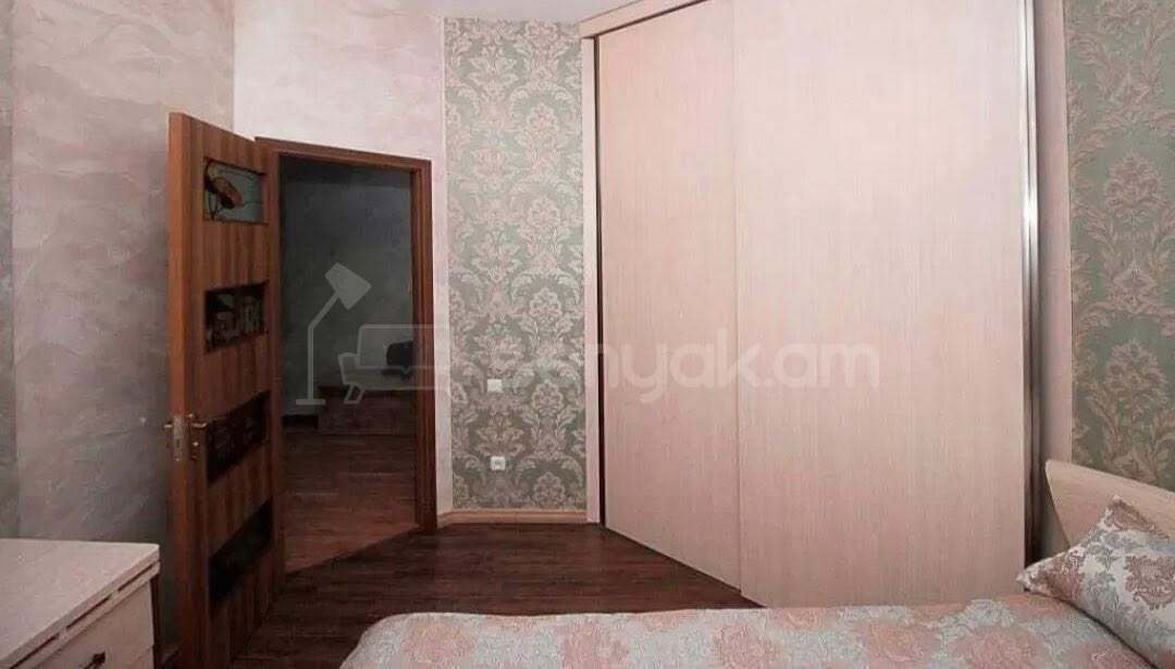 3 Սենյականոց Բնակարան Քարե Շենքում, 71քմ, 5/5 հարկ, Կապիտալ Վերանորոգված