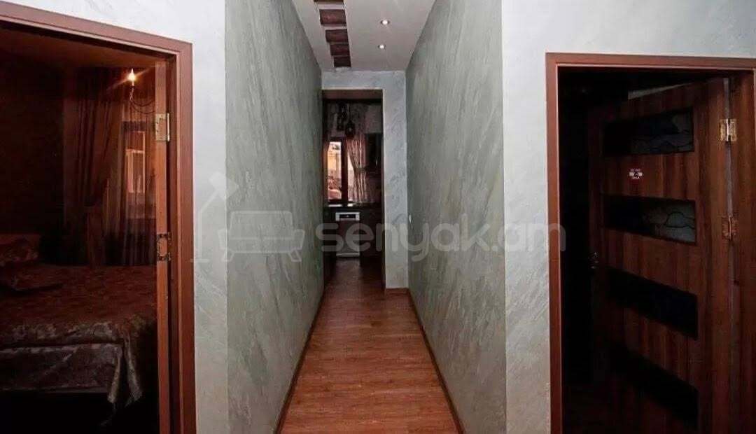 3 Սենյականոց Բնակարան Քարե Շենքում, 71քմ, 5/5 հարկ, Կապիտալ Վերանորոգված