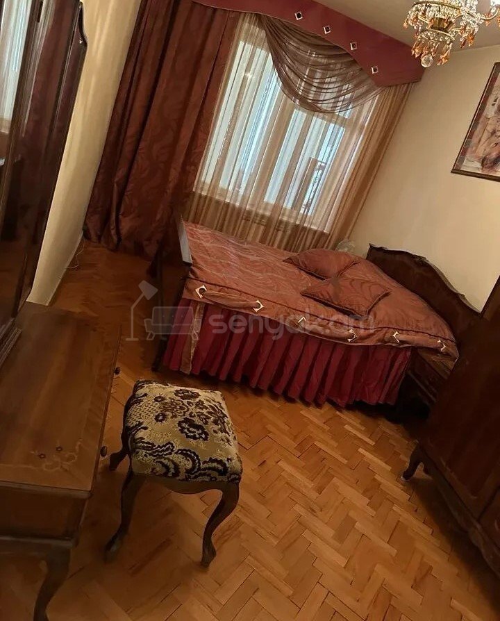 3 Սենյականոց Բնակարան Քարե Շենքում, 77քմ, 4/5 հարկ, Կապիտալ Վերանորոգված