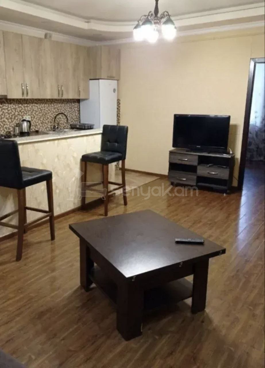 2 Սենյականոց Բնակարան Քարե Շենքում, 61քմ, 3/5 հարկ, Կապիտալ Վերանորոգված, Կահավորված, Արևկող