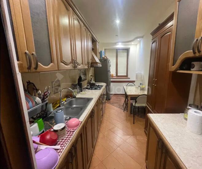 3 Սենյականոց Բնակարան Քարե Շենքում, 90քմ, 1/5 հարկ, Կոսմետիկ Վերանորոգված, Կահավորված