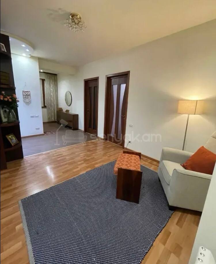 3 Սենյականոց Բնակարան Քարե Շենքում, 90քմ, 1/5 հարկ, Կոսմետիկ Վերանորոգված, Կահավորված