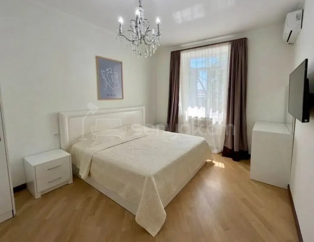 3 Սենյականոց Բնակարան Քարե Շենքում, 83քմ, 2/5 հարկ, Կապիտալ Վերանորոգված