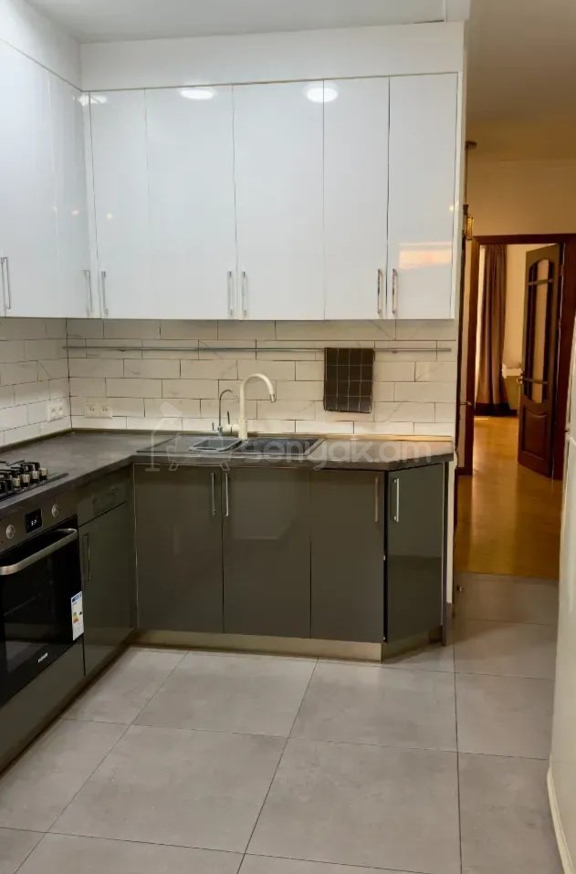 3 Սենյականոց Բնակարան Քարե Շենքում, 83քմ, 2/5 հարկ, Կապիտալ Վերանորոգված