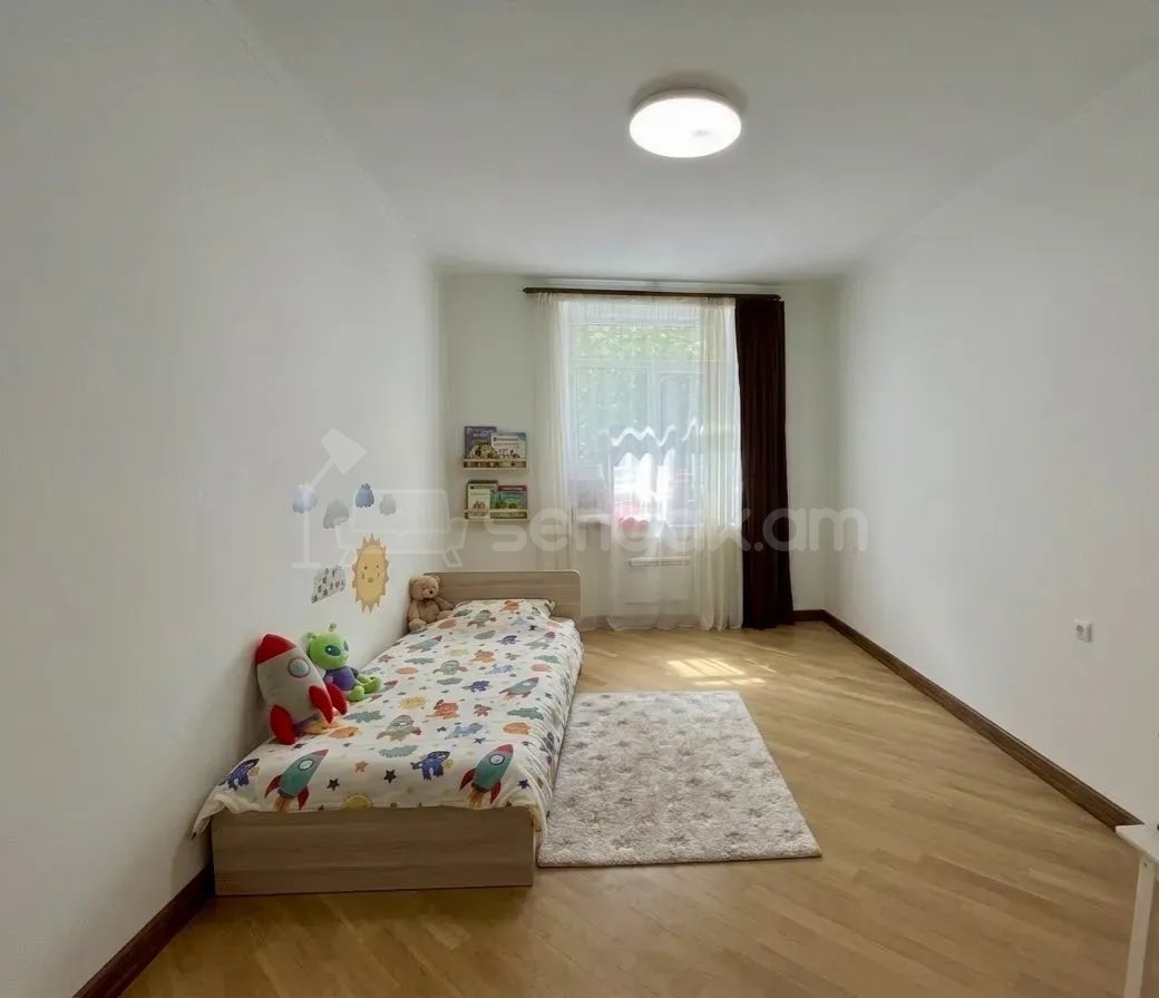 3 Սենյականոց Բնակարան Քարե Շենքում, 83քմ, 2/5 հարկ, Կապիտալ Վերանորոգված
