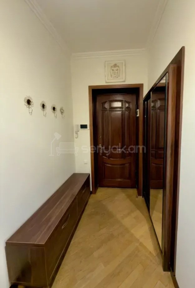 3 Սենյականոց Բնակարան Քարե Շենքում, 83քմ, 2/5 հարկ, Կապիտալ Վերանորոգված