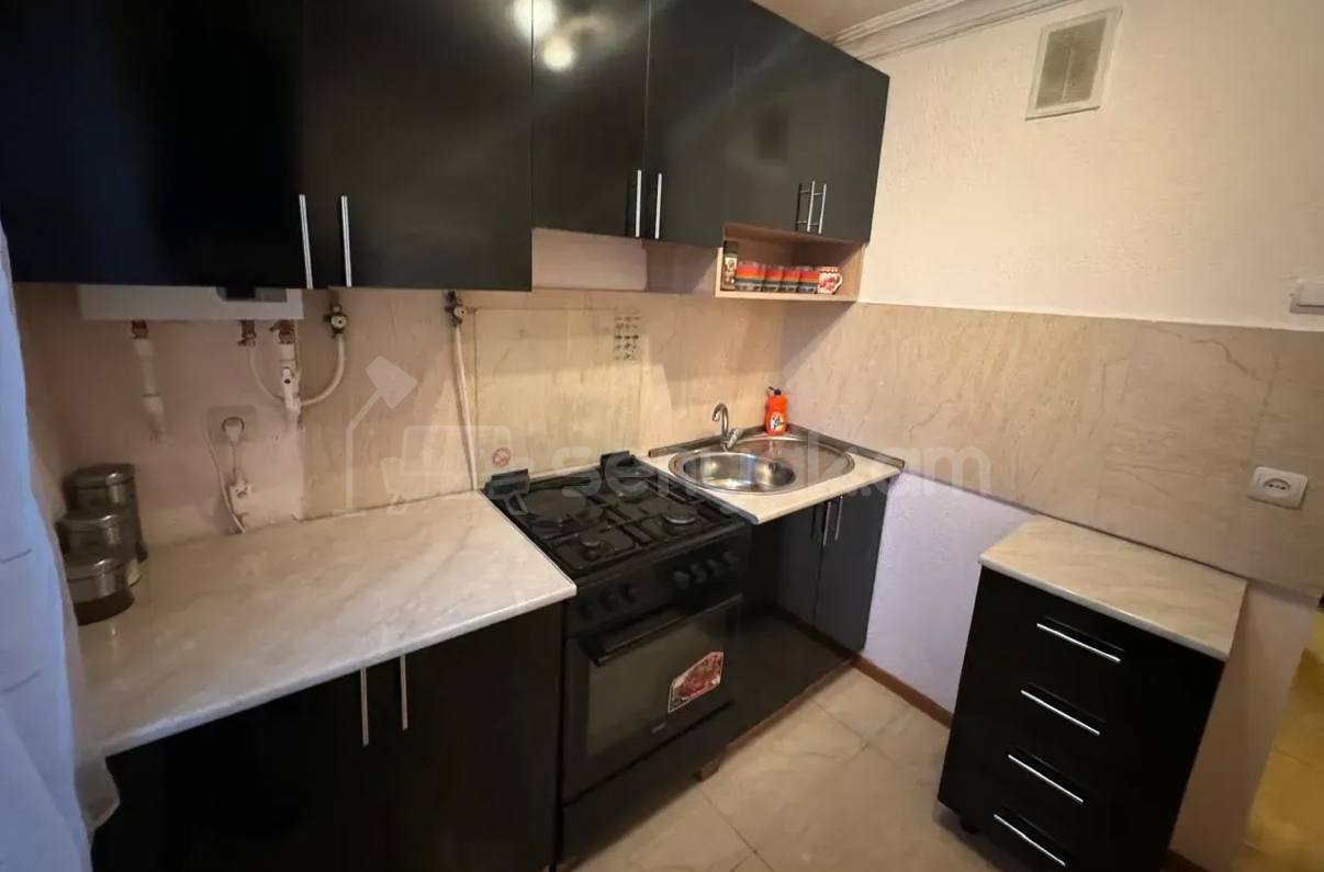 2 Սենյականոց Բնակարան Քարե Շենքում, 40քմ, 4/4 հարկ, Կապիտալ Վերանորոգված, Կահավորված