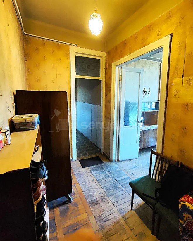 2 Սենյականոց Բնակարան Քարե Շենքում, 49քմ, 1/5 հարկ, Պետական Վիճակում