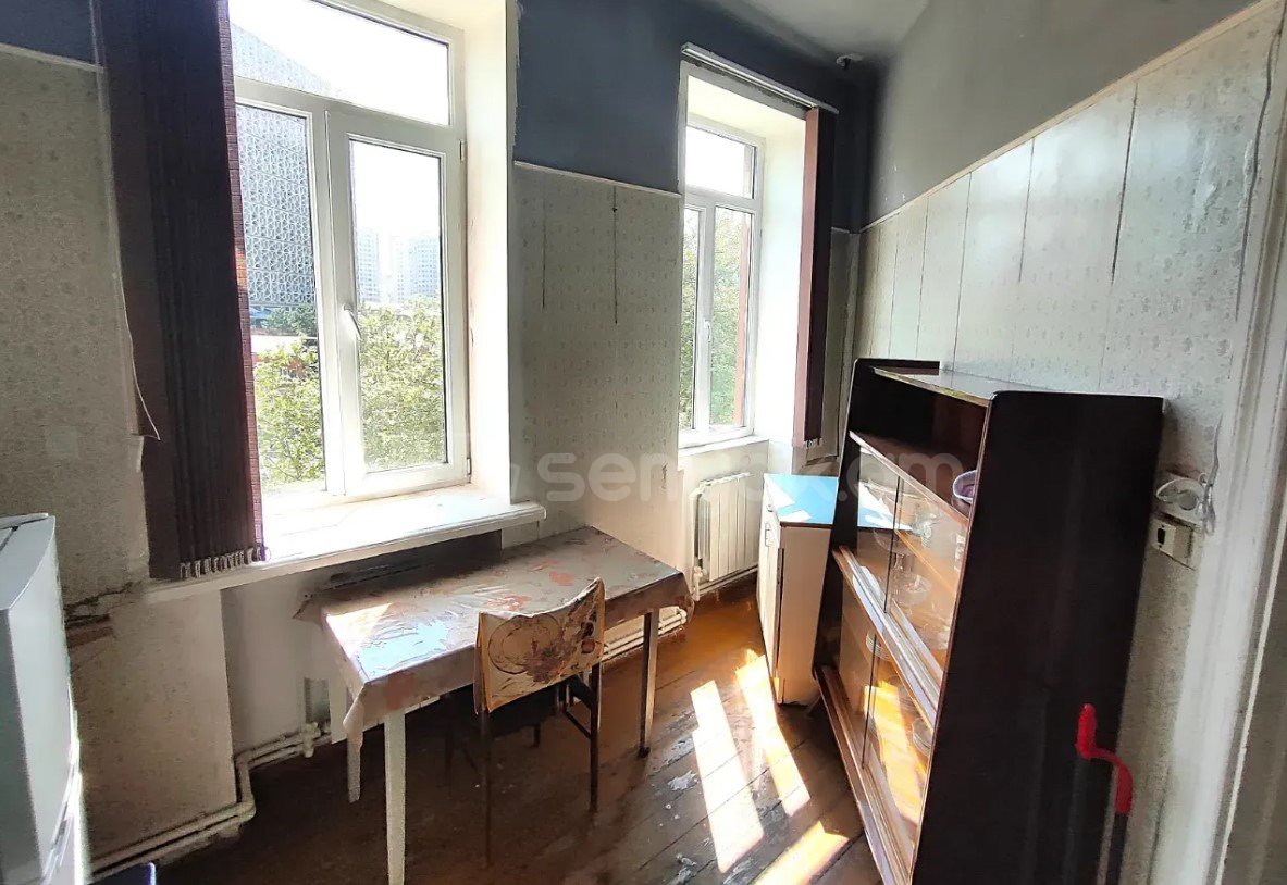 2 Սենյականոց Բնակարան Քարե Շենքում, 49քմ, 1/5 հարկ, Պետական Վիճակում