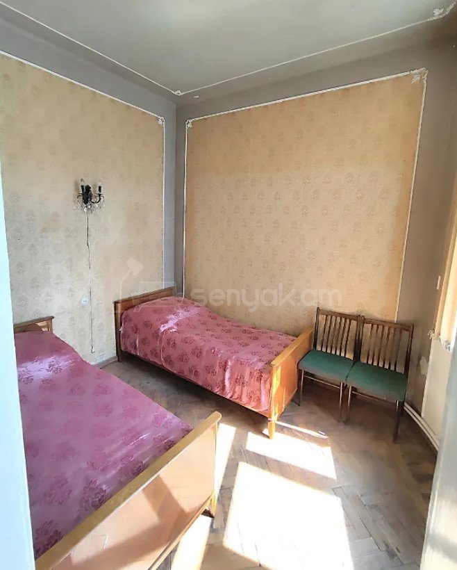 2 Սենյականոց Բնակարան Քարե Շենքում, 49քմ, 1/5 հարկ, Պետական Վիճակում