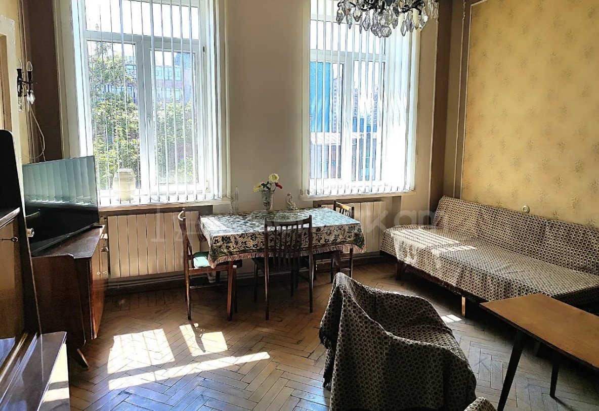 2 Սենյականոց Բնակարան Քարե Շենքում, 49քմ, 1/5 հարկ, Պետական Վիճակում