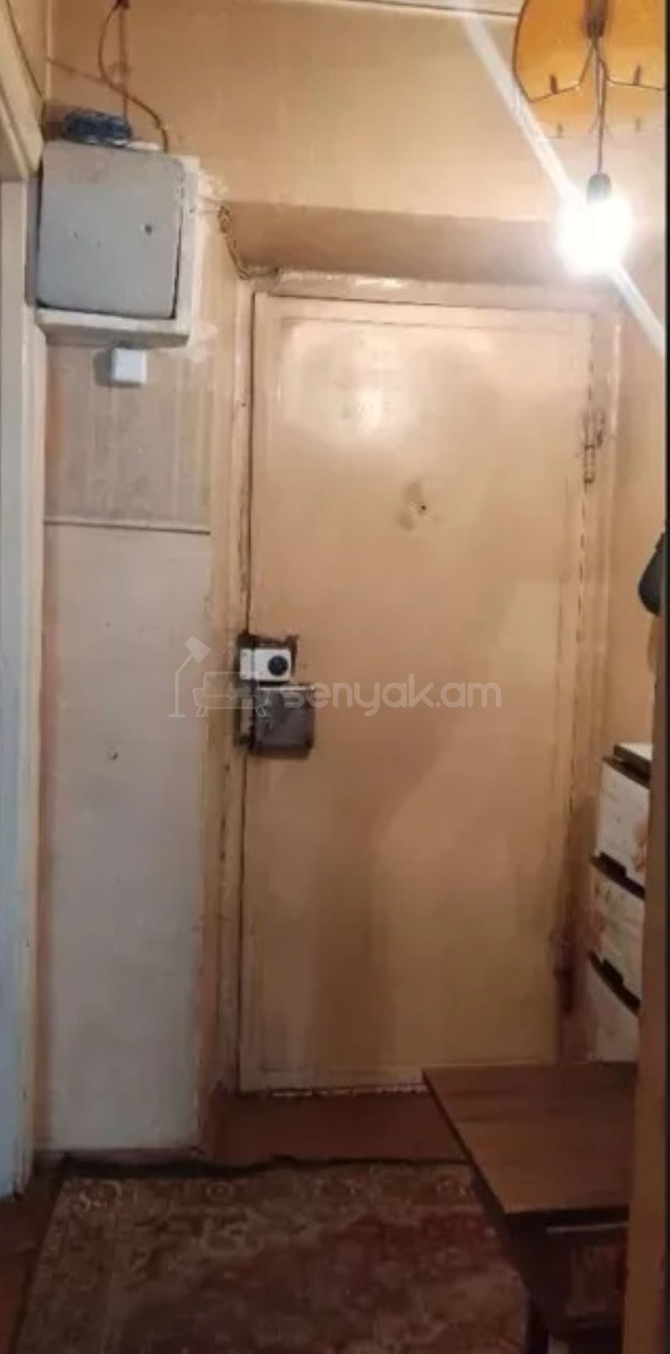 1 Սենյականոց Բնակարան Քարե Շենքում, 32քմ, 2/4 հարկ, Պետական Վիճակում