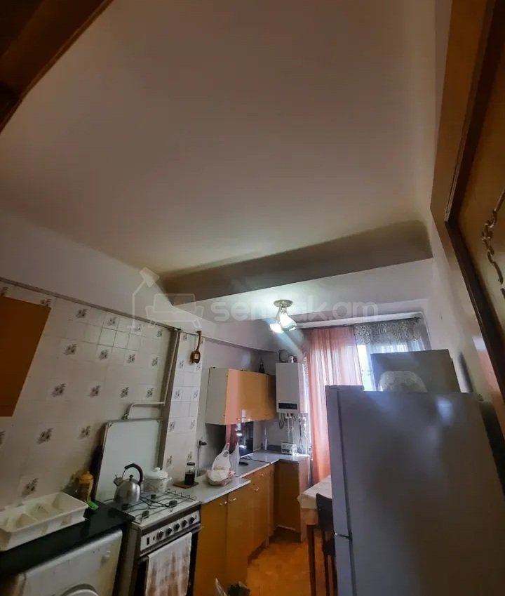4 Սենյականոց Բնակարան, 90քմ, 4/9 հարկ, Պետական Վիճակում, Կահավորված