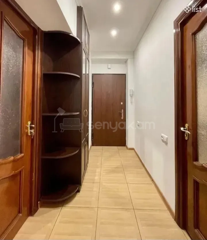 3 Սենյականոց Բնակարան Քարե Շենքում, 70քմ, 1/5 հարկ, Կապիտալ Վերանորոգված, Մասամբ Կահավորված